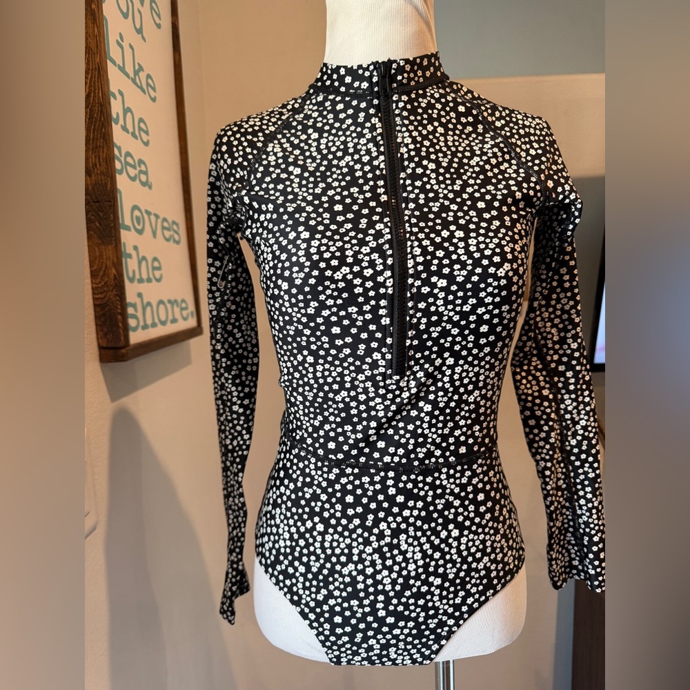 O'Neill Black Long-Sleeve Floral Zip Mock Neck Swimsuit